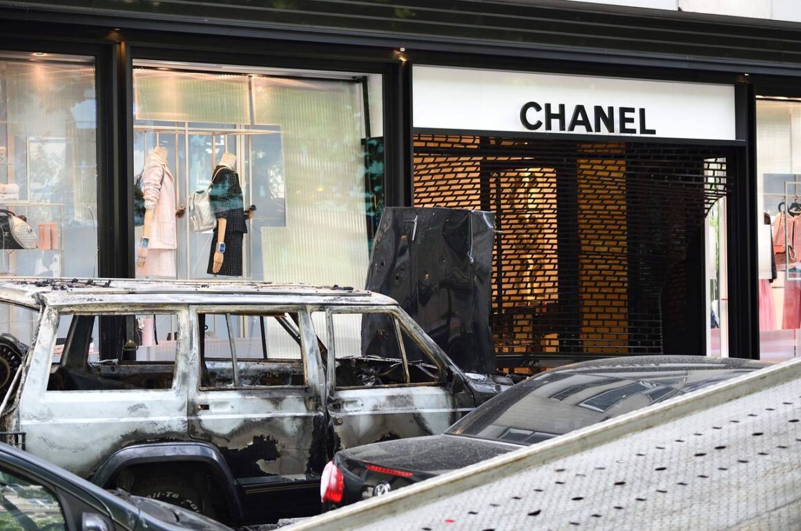 Vagystė „Chanel Boutique“.