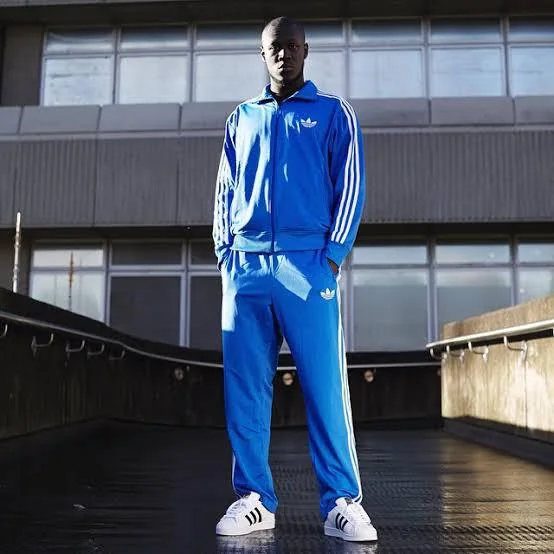 Prabangūs Adidas vyriški sportiniai kostiumai