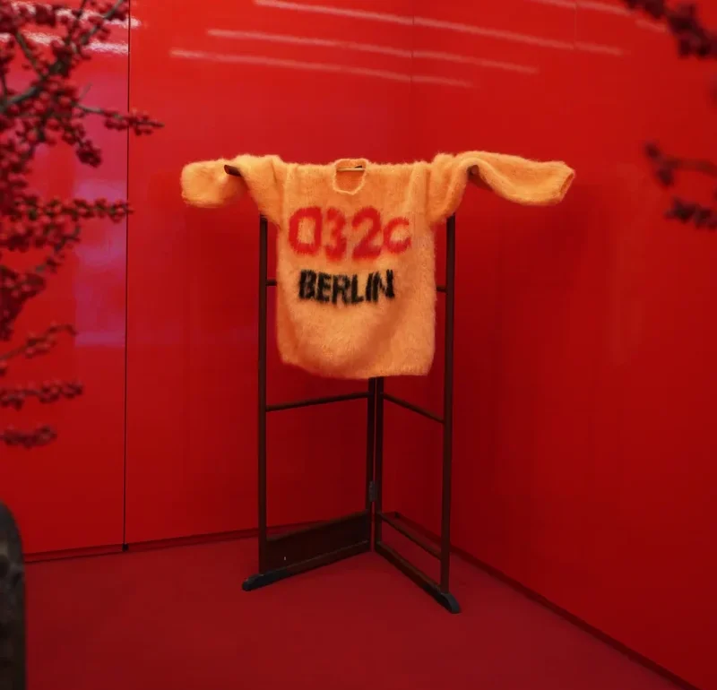 032c Kas tai per prekės ženklas ir kodėl apie jį tiek triukšmo