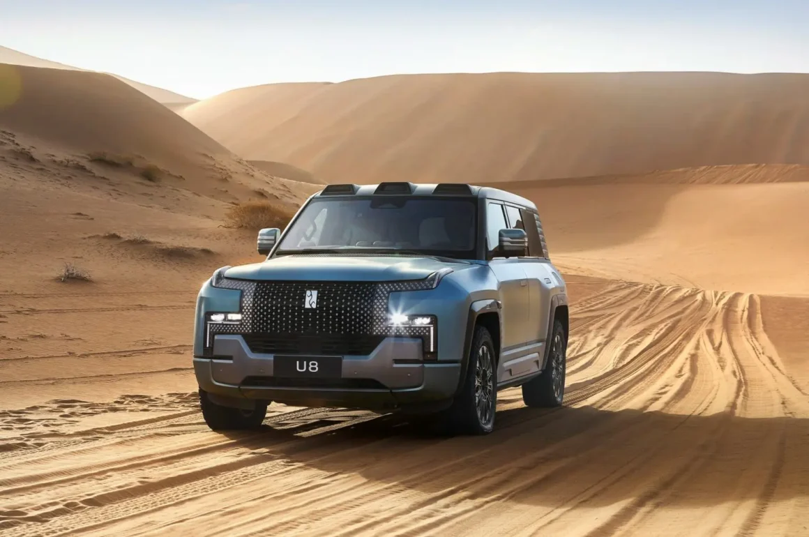 Yangwang U8 iš naujo apibrėžia prabangų visureigį