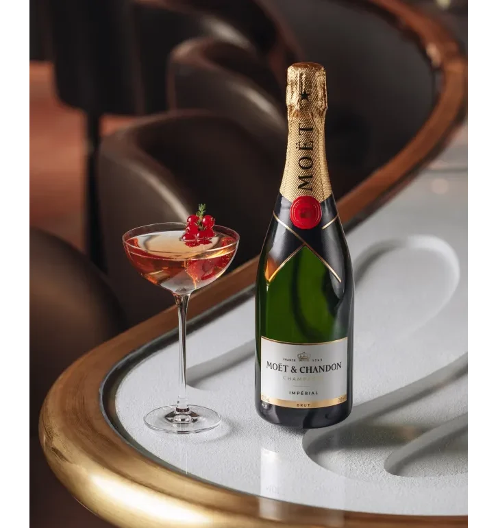 Kiek kainuoja butelis Moet šampano