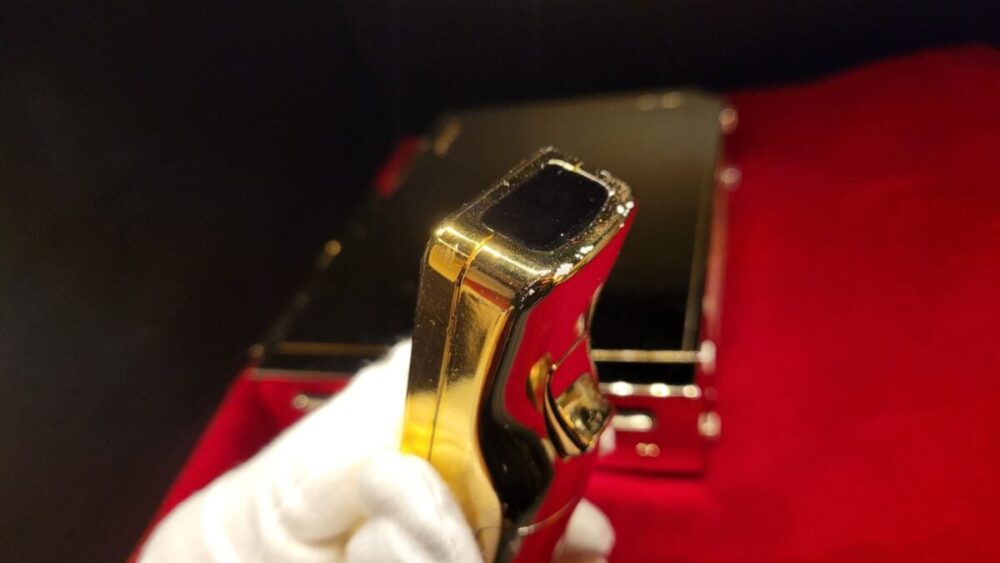 Konsolė su 24 karatų auksu