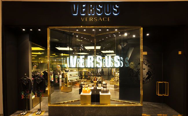 Kuo Skiriasi Versus Versace Nuo Versace Prabanga Prieš Maištą