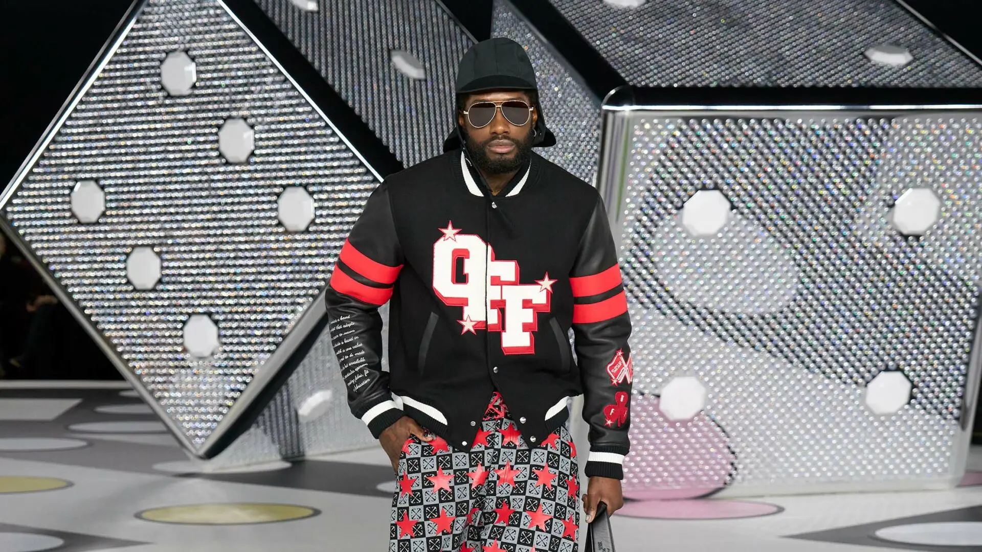 Prabangus drabužių prekės ženklas parduotas