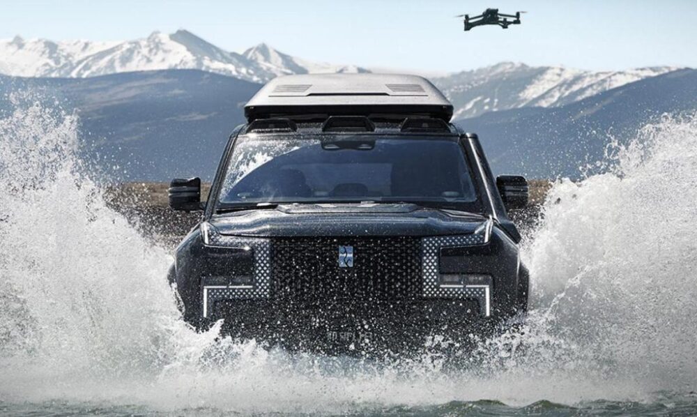 Prabangus elektrinis automobilis